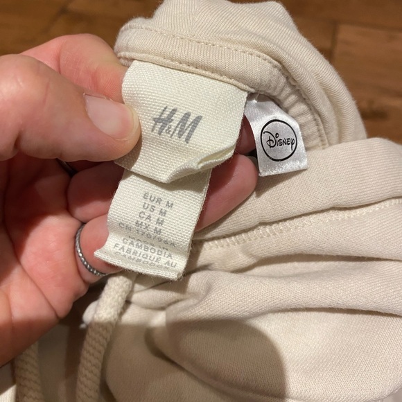🚩SOLD- H&M + Disney Mickey Mouse cream Hoodie Sweatshirt Women’s Size medium - Picture 11 of 12